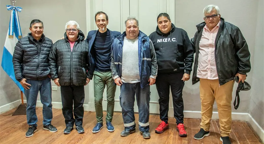 Petrecca recibió y reconoció a empleados con 30 y 40 años de servicio en el Municipio