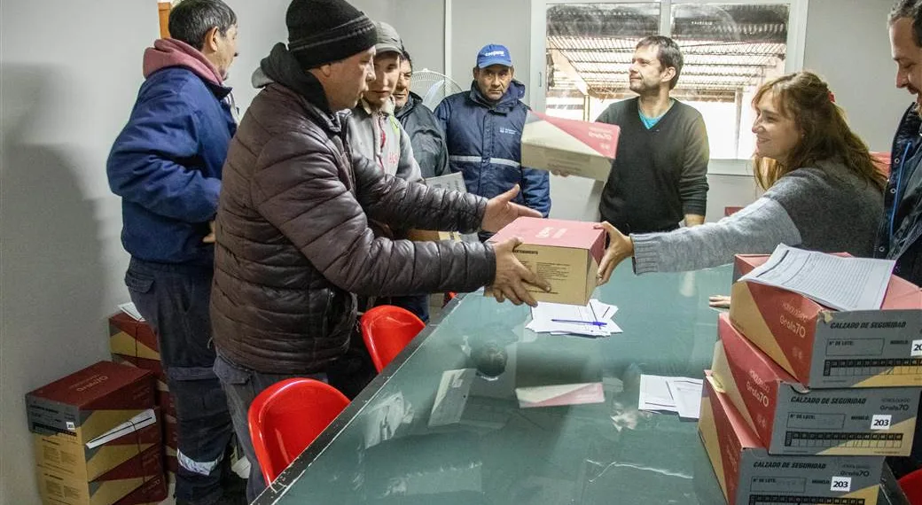 Nueva entrega de calzados para trabajadores municipales