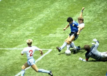 Se subastará el Balón de Oro de Maradona en el Mundial de México 1986