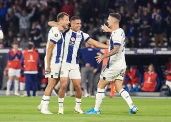 Talleres se hizo fuerte de local, venció a Barcelona y quedó como líder de su grupo