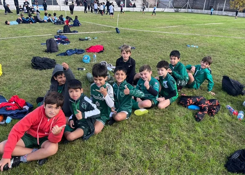 Encuentro de fútbol infantil en Mariano Moreno