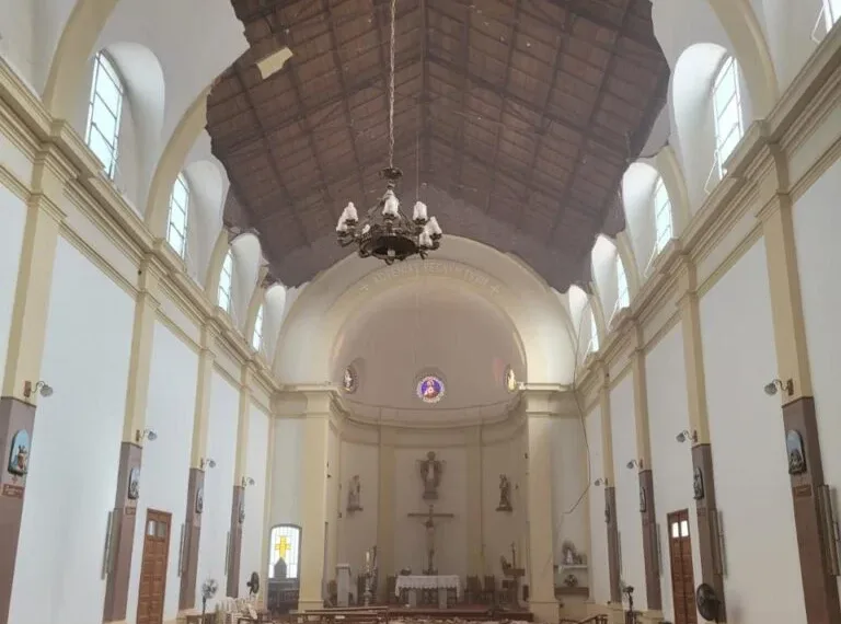 Se derrumbó el cielorraso de la iglesia «Sagrado Corazón de Jesús»