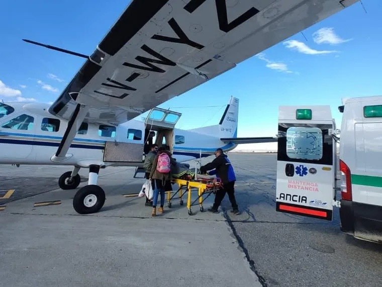 Traslado aéreo de una niña de cuatro años desde Bariloche al Hospital Ludovica de La Plata