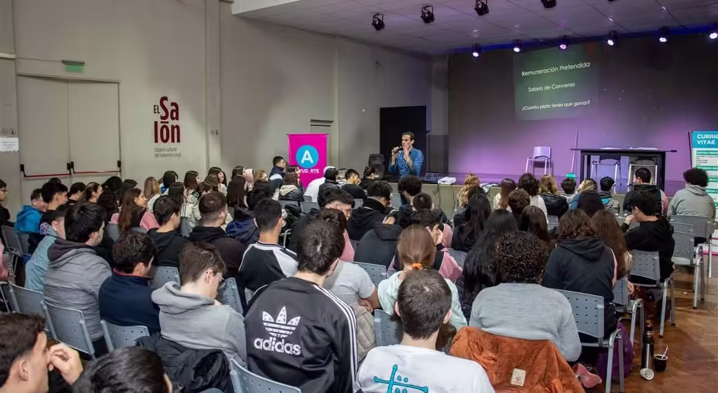 Un gran número de estudiantes se capacitó con un nuevo “AyudArte”