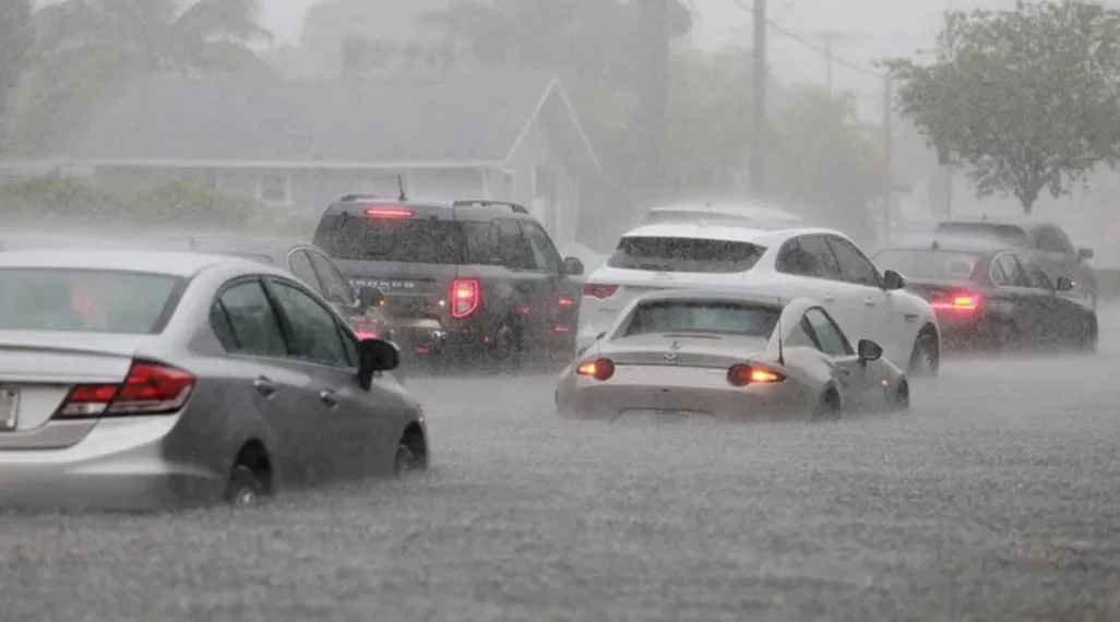 Miami, amenazada por huracanes  pero inundada por intensas lluvias