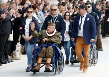 Conmemoran en Normandía  el 80° aniversario del Día D