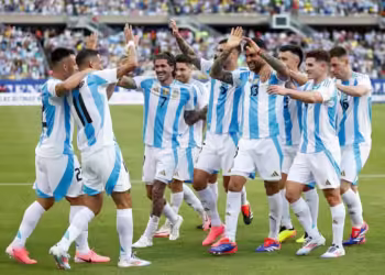 Argentina, ya clasificada, buscará asegurarse el primer puesto ante Perú