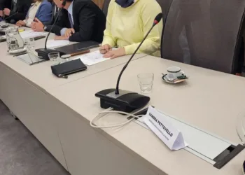 Petovello no concurrió al Congreso y UxP publicó una foto con la silla vacía