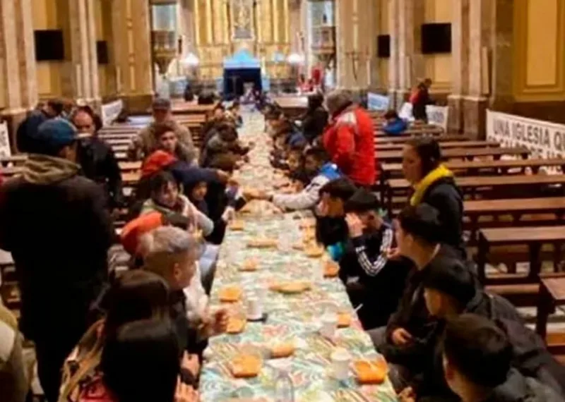 La foto de un comedor generó malestar en la Iglesia con sectores del kirchnerismo