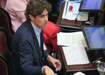 Lousteau explicó por qué dio  quórum para la Ley Bases
