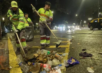 Tras la aprobación de la Ley de Bases, comenzó la limpieza intensiva en la zona del Congreso