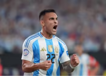 Argentina logró un agónico triunfo ante Chile y selló el pase a cuartos