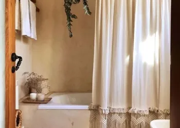 Cómo elegir la cortina perfecta (y tendencia) para tu baño