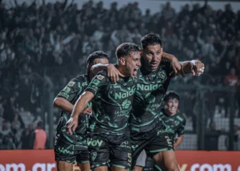 Sarmiento se regaló un triunfazo en Junín ante el último campeón