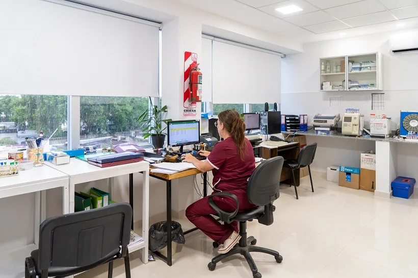 El trabajo del equipo de Laboratorio en la Clínica Centro
