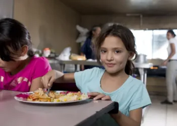 Más de un millón de chicos saltean alguna  comida diaria por la crisis, según Unicef