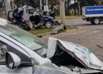 Dos hombres, uno de ellos policía, murieron tras el choque de un patrullero y un auto en San Nicolás