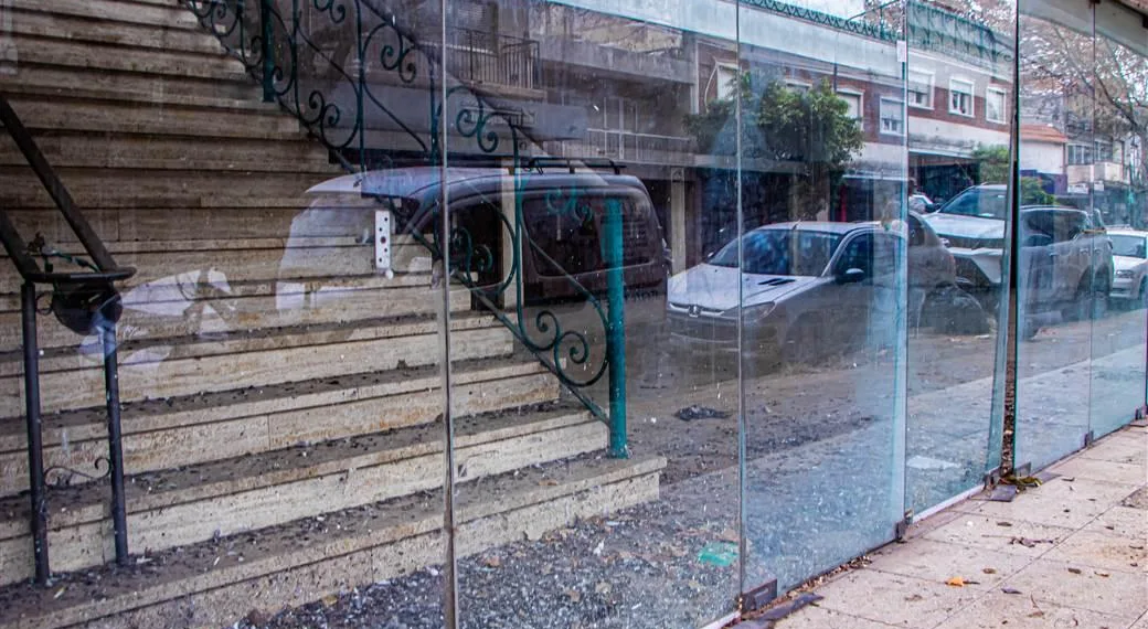 Ante la desidia de los dueños, la Municipalidad inicia un proceso administrativo para la limpieza del excine “San Carlos”