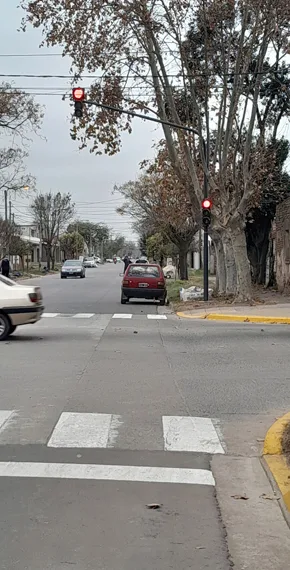Se puso en funcionamiento el semáforo de Avenida Alvear y La Plata
