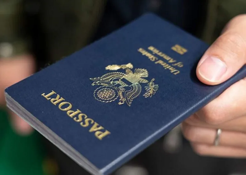 Cada vez más expatriados estadounidenses se sienten decepcionados con su gobierno y optan por renunciar a su ciudadanía