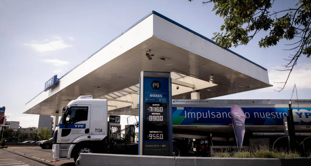 Al final, los combustibles aumentaron 4%: ¿cuáles son las otras subas del mes?