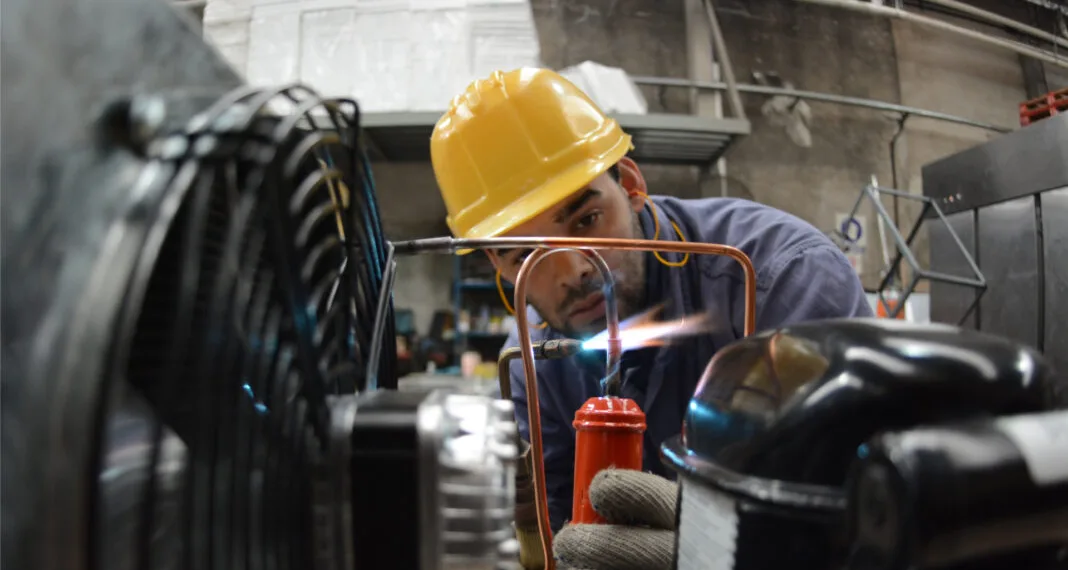 Empresas bonaerenses profundizan despidos y suspensiones para hacer frente a la crisis