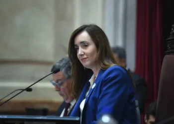 Villarruel explotó contra Kicillof por eliminar la repitencia: “¿Qué podemos esperar de un burro más que una patada?»