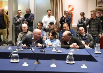 «Nos comprometimos a no apoyar una  ley que perjudica a las Pymes», aseguró Alonso