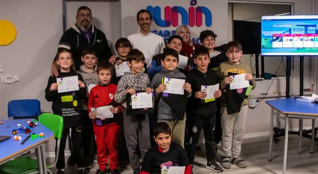 Nueva entrega de certificados  a alumnos del taller de Robótica