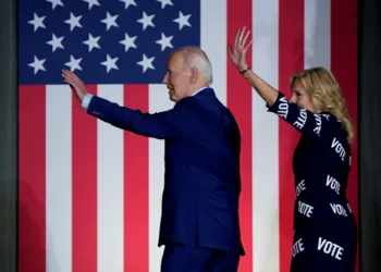 Popes demócratas desoyen lo llamados para que Biden se baje de la candidatura