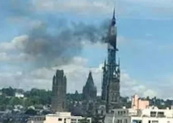 Incendio sofocado en la catedral de Rouen