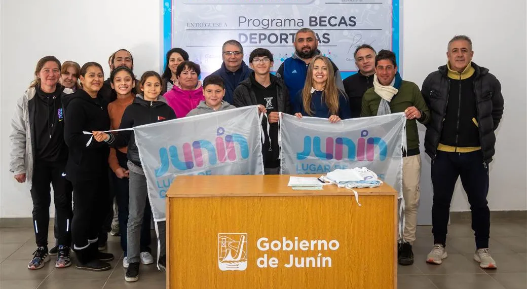 Nueva entrega de becas a deportistas locales