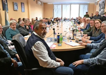 La CGT se baja de una convocatoria a  negociar con el gobierno y vuelve a marchar
