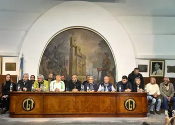 La CGT se reunió con el Gobierno y pidió que se retire la reforma laboral del DNU