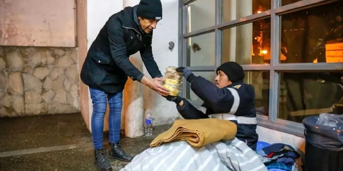 La Provincia entrega frazadas y abrigos a personas en situación de calle