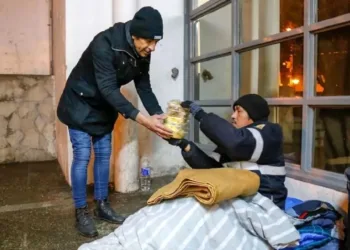 La Provincia entrega frazadas y abrigos a personas en situación de calle