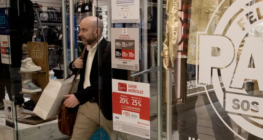 Las ventas minoristas siguen para abajo y en el primer semestre cayeron 17,2%