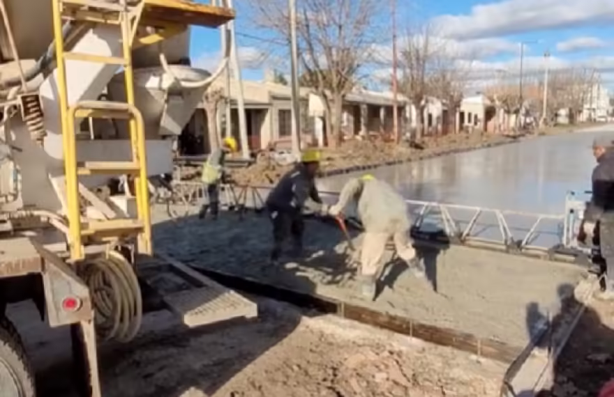 Avanza plan de pavimentación en Alberti