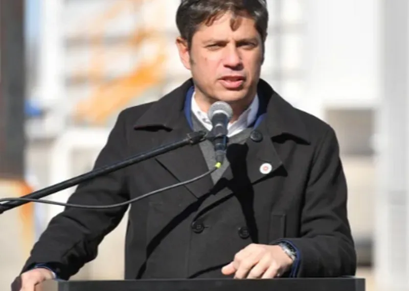 En Alem Kicillof defendió el Estado y se diferenció de Milei
