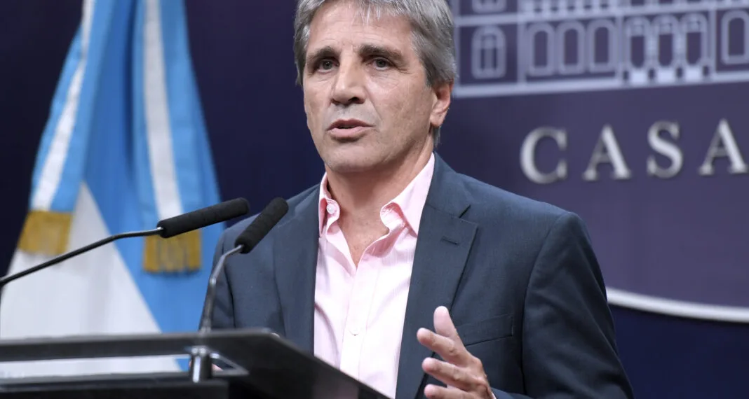 Caputo: “La gente va a tener que vender dólares para pagar impuestos y el peso va a ser la moneda fuerte”