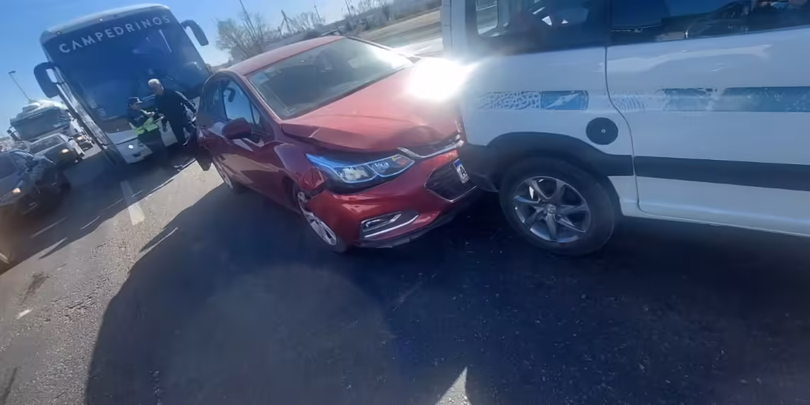 Choque en cadena en Ruta 7 y acceso Ramón Hernández