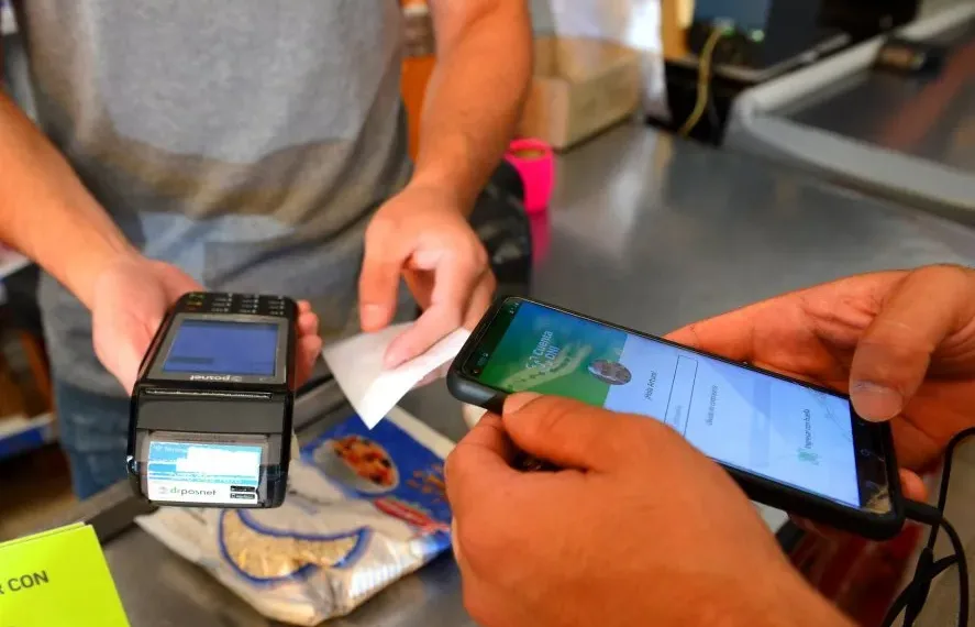 Crecen los clientes, pero igual baja el consumo: otra marca de la crisis económica