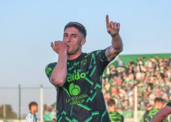 Sarmiento se levantó con un enorme triunfo ante Racing en Junín