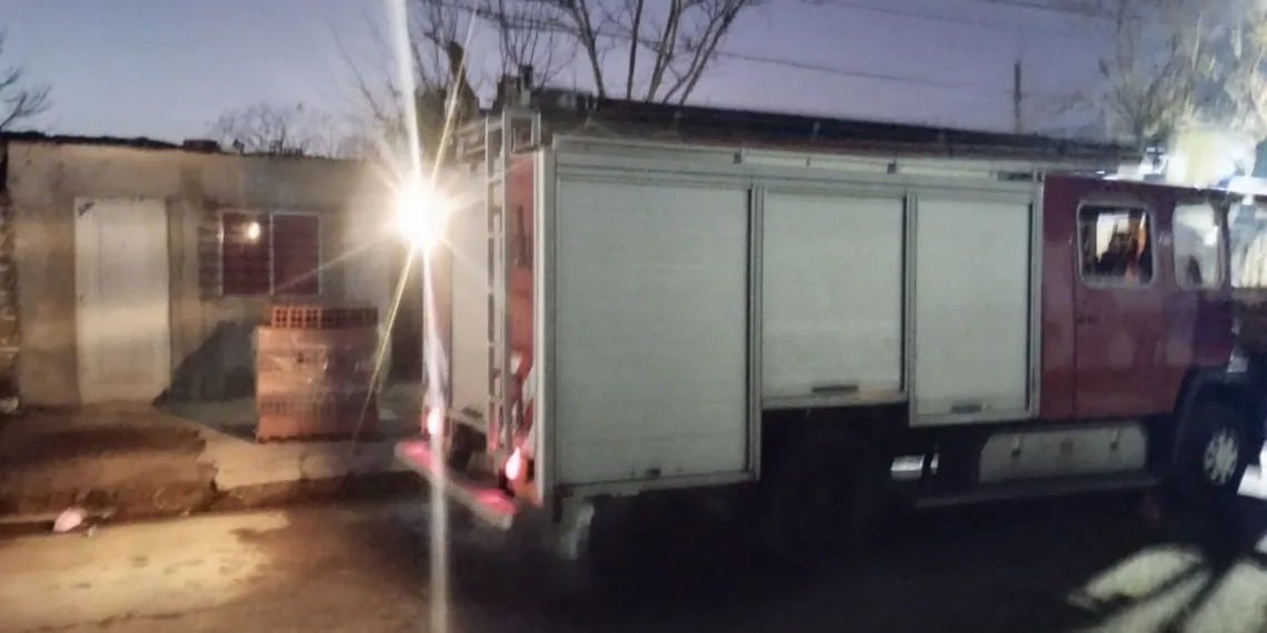 Por la quema de basura, se incendió una vivienda