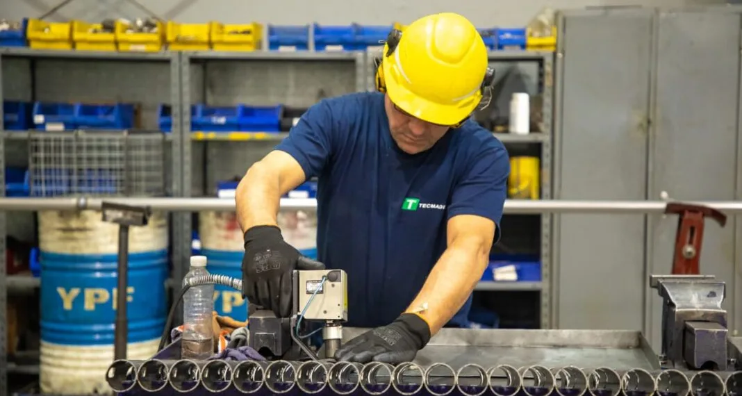 La industria pyme cayó 20,4% en junio y cerró el semestre con un desplome de 19,2%