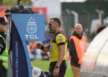 Fernando Espinoza será el árbitro del partido entre Sarmiento y Tigre