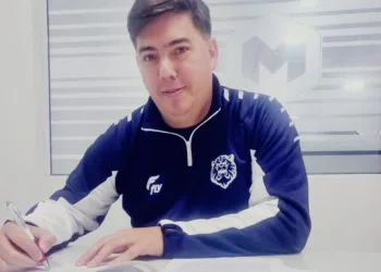Julián Pagura se calzó el buzo de DT de Argentino