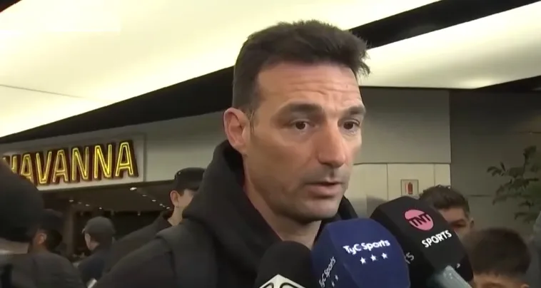 Scaloni llegó al país y anticipó que puede haber nuevos convocados