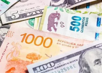 Aseguran que el 57% de los argentinos ya usa sus ahorros para afrontar gastos mensuales