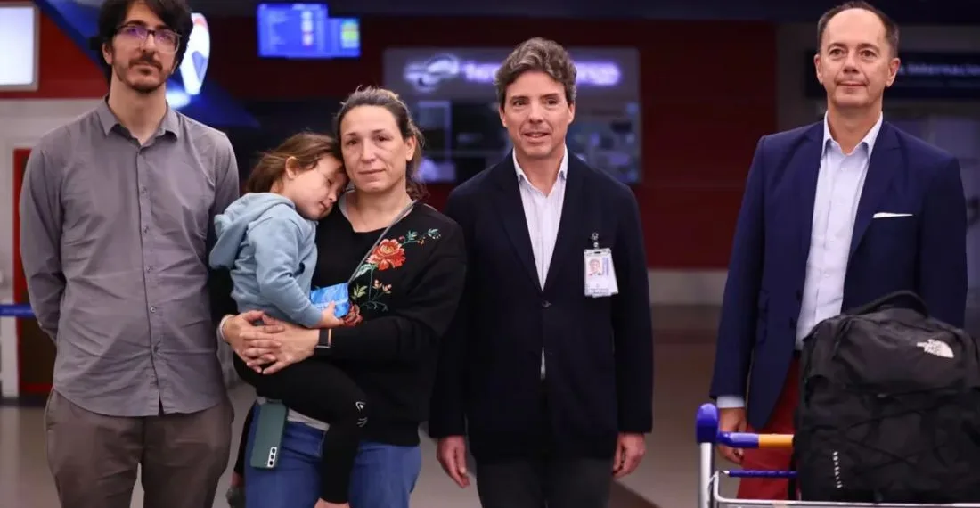 Regresaron al país diplomáticos argentinos expulsados de Venezuela